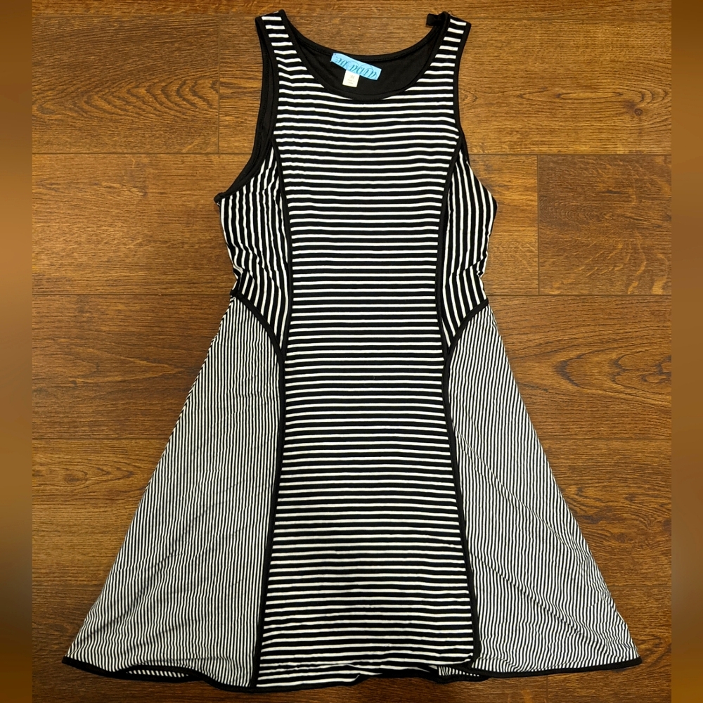 Dina Be Beachy black and white strip summer A-Line dress, size medium